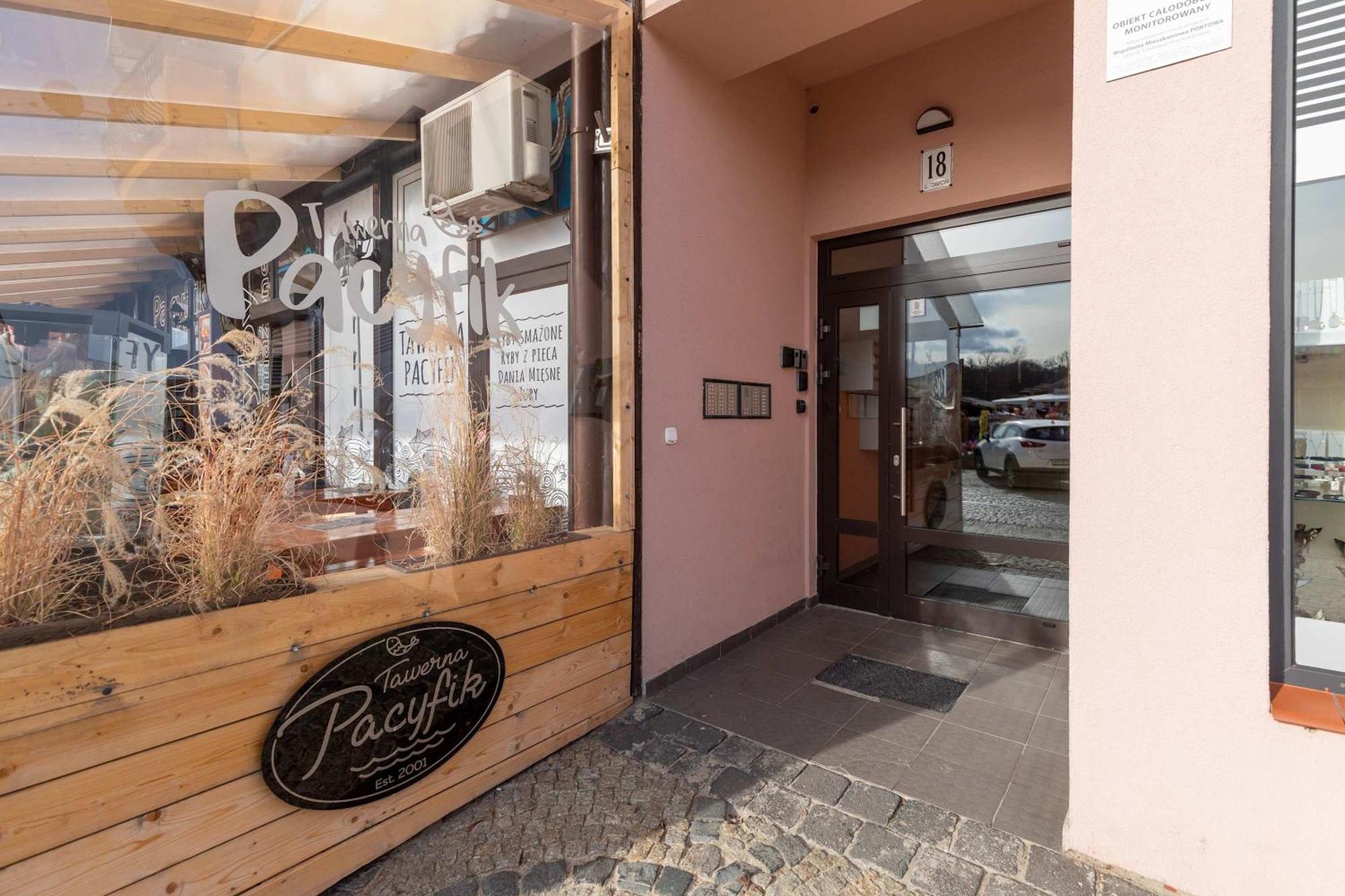 Cosy With A Balcony Near The Harbour In By Renters Apartment *